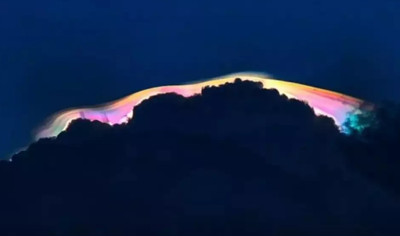 Cosmic Wonder: Bengaluru Witnesses Rare Comet Stunning Skies